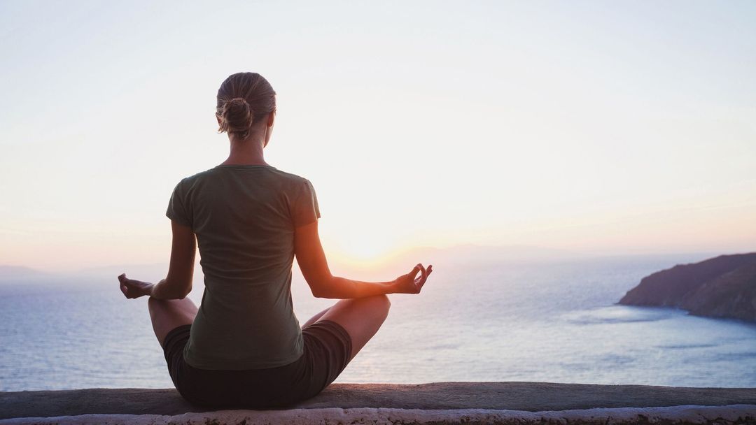 Žena-a-meditovaní-a-meditace